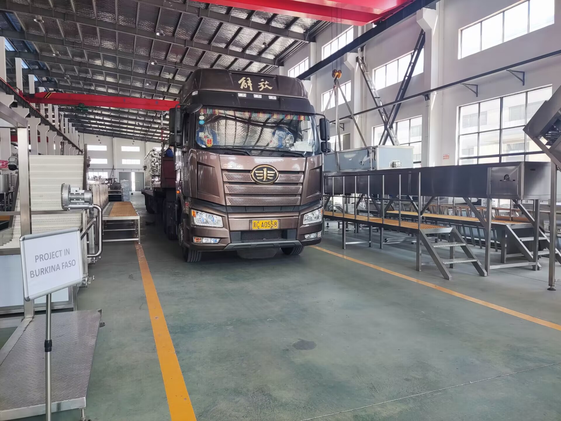 利臻機械山楂汁生產線發貨